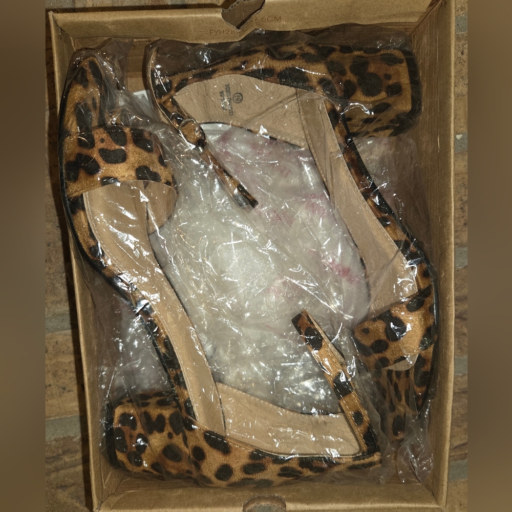 Leopard Print Block Heel Sandals - Picture 5 of 6